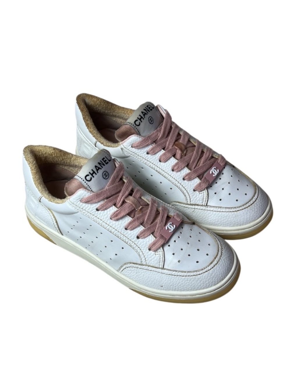 CHANEL White Leather Low-Top Sneakers with Pink Laces